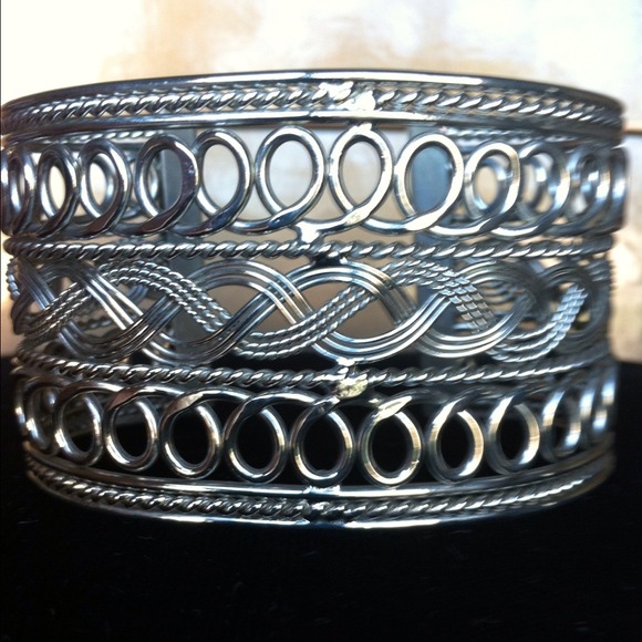💢SOLD BUNDLE💢Cuff  Bracelet 🎁