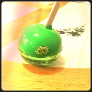 DKNY delicious apple perfume