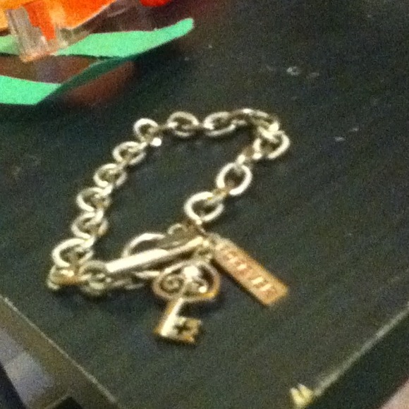Bracelets - Picture 2 of 4