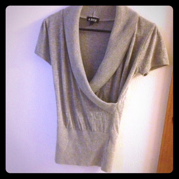 Cute grey top, perfect for fall/winter 😊