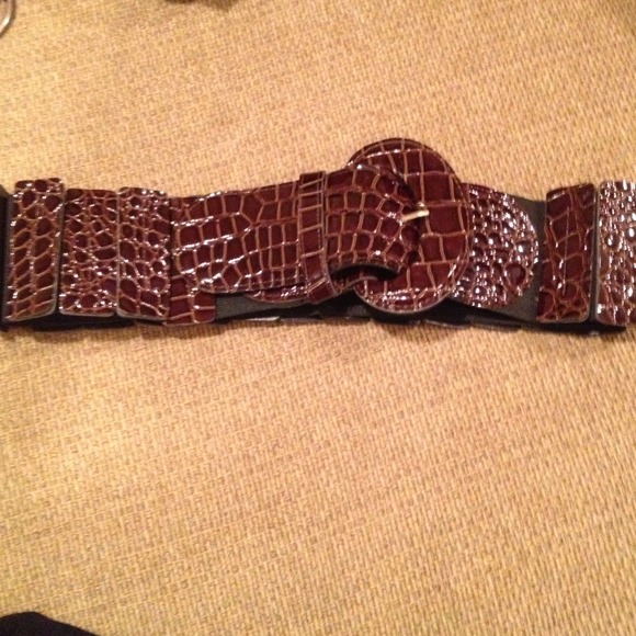 Faux croco embossed belt with stretch