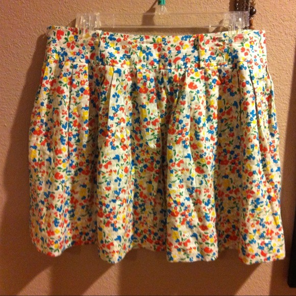 High-waisted floral skirt - Picture 1 of 3