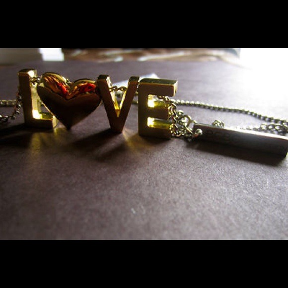 ❌SOLD❌BCBGeneration affirmation "L<3VE" necklace - Picture 3 of 4