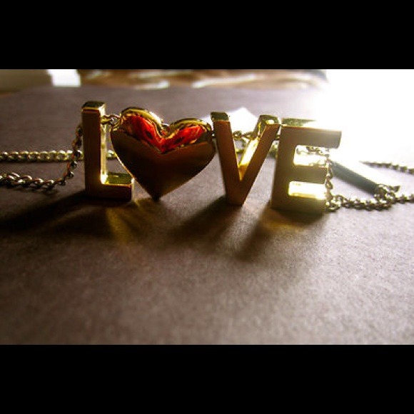 ❌SOLD❌BCBGeneration affirmation "L<3VE" necklace - Picture 4 of 4