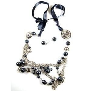 Navy ribboned necklace