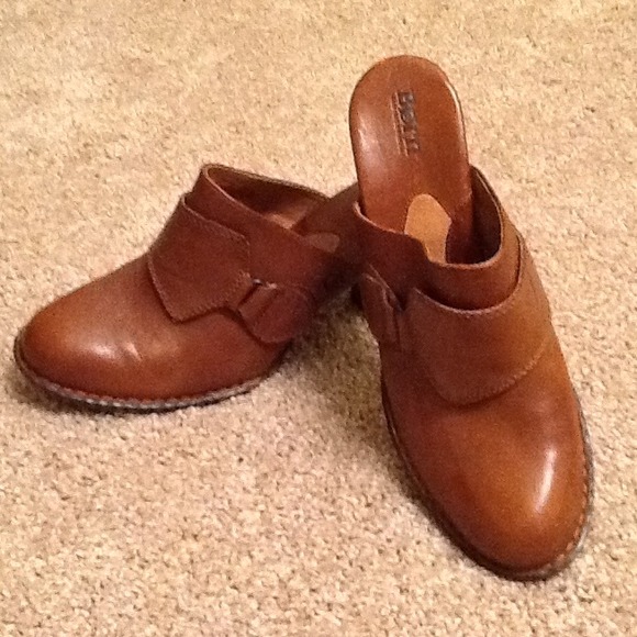 NEW-Born size 10 medium shoe Worn once indoors