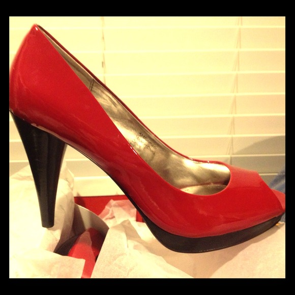 Style & Co Red Stacked Heel sz 8