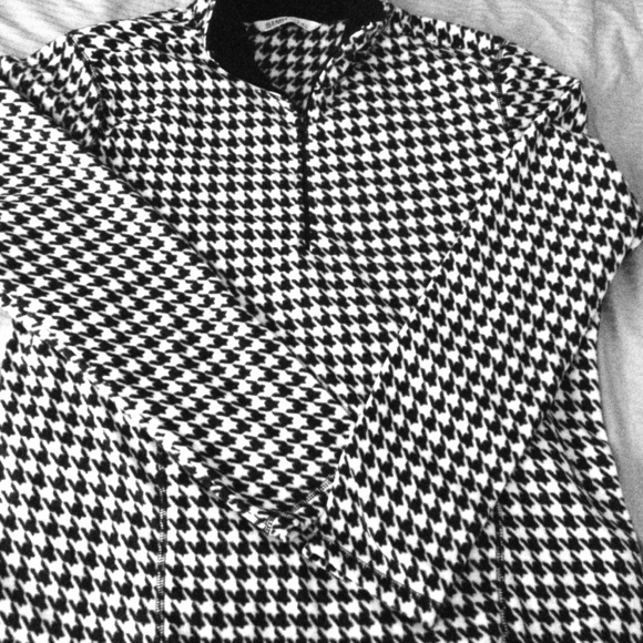 Black/white houndstooth fleece mock zip pullover