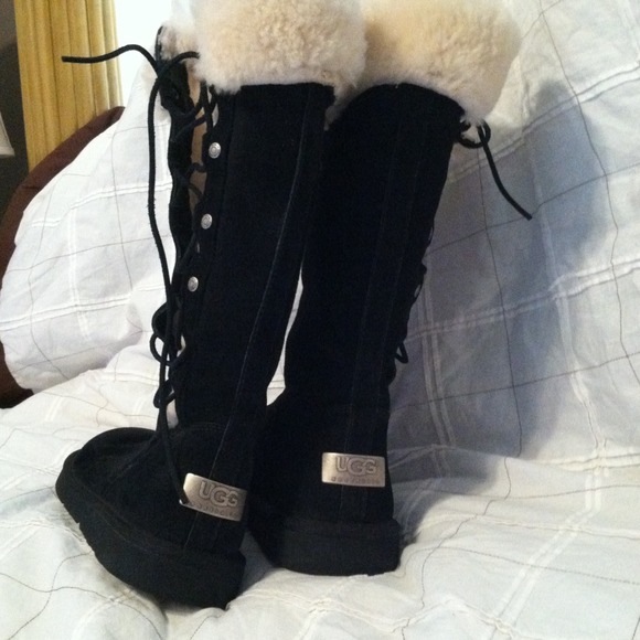 Black fur uggs size:8