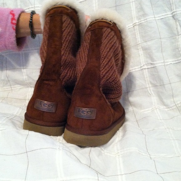 Brown (sweater,fur,suede) uggs