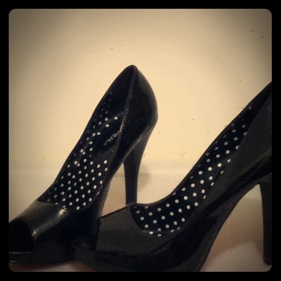 Black peep toe heels