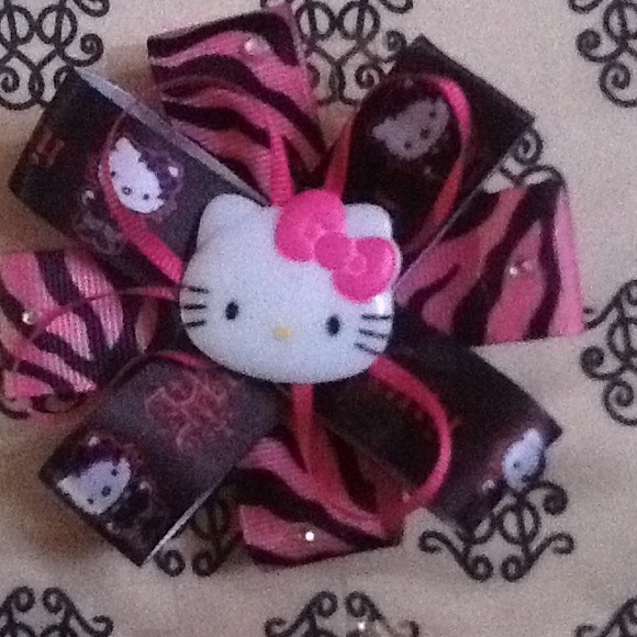 ⭕SOLD⭕Big Hello kitty bow