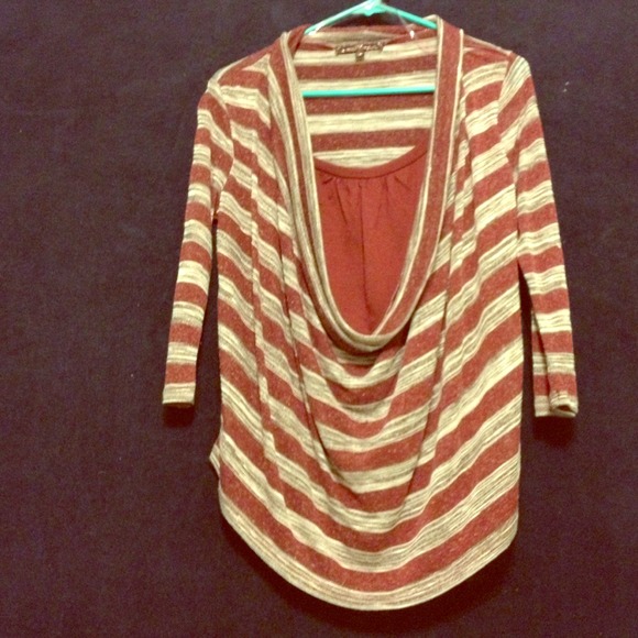 Almost famous burgundy and gray 3/4 sleeve top