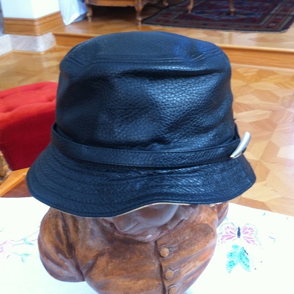 Used leather Burberry hat made in Italy
