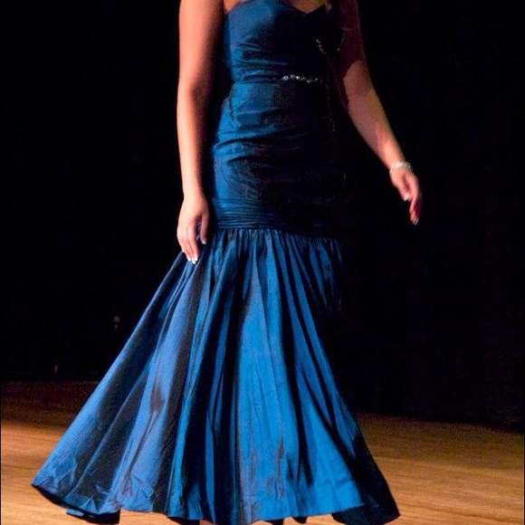 Mermaid style dress - Picture 1 of 4