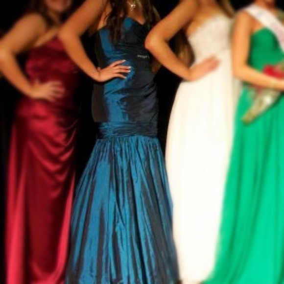 Mermaid style dress - Picture 4 of 4