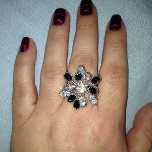 This my favorite dinner ring!! Hard to let it go.