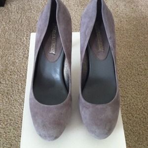 Banana Republic grey suede pumps