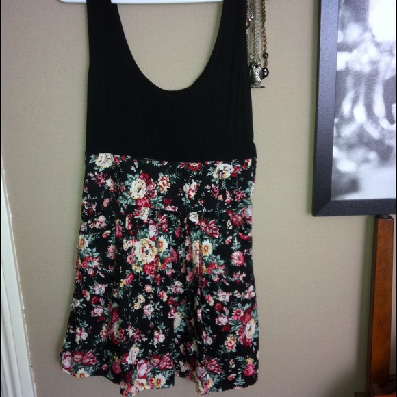 Summer dress - Picture 1 of 1