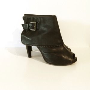 Steve Madden LUXE black leather peeptoe booties