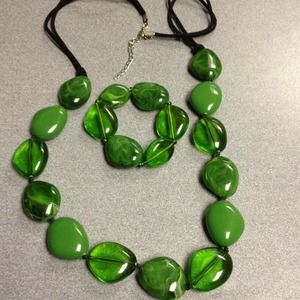 Green necklace and bracelet