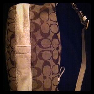 Coach khaki/white hobo style DO867-41642