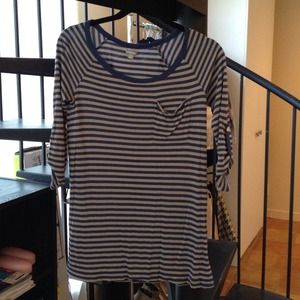 ❌SOLD IN BUNDLE❌ Soft top w three-quarter sleeves