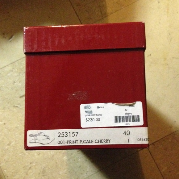 Brand new in box Cherry red thong sandal by Kenzo - Picture 3 of 3