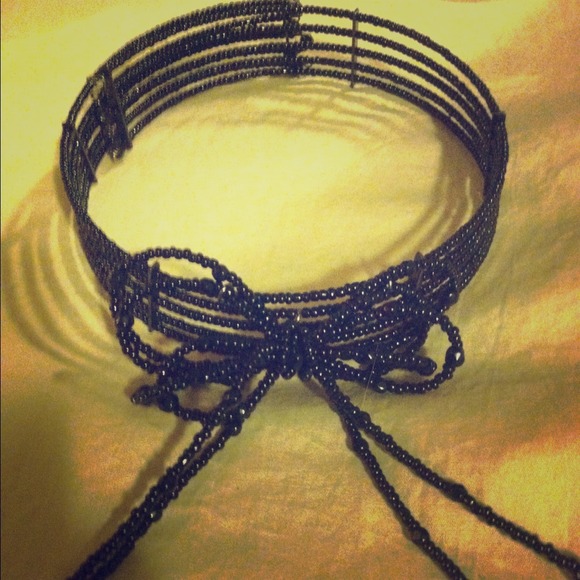 Bow choker