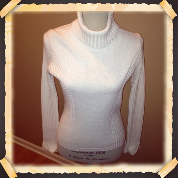 🚫SOLD🚫Liz Claiborne cream sweater - Picture 2 of 4