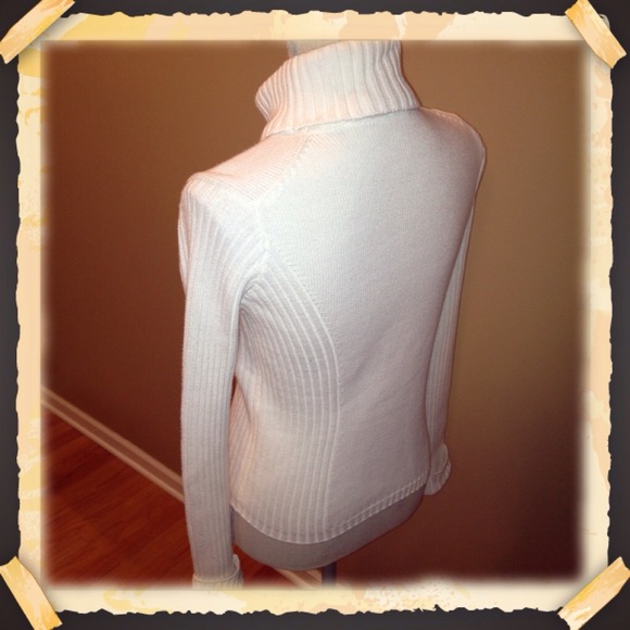🚫SOLD🚫Liz Claiborne cream sweater - Picture 3 of 4