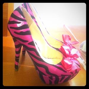 ⭕ HOLD ⭕Hot Pink Zebra Heels