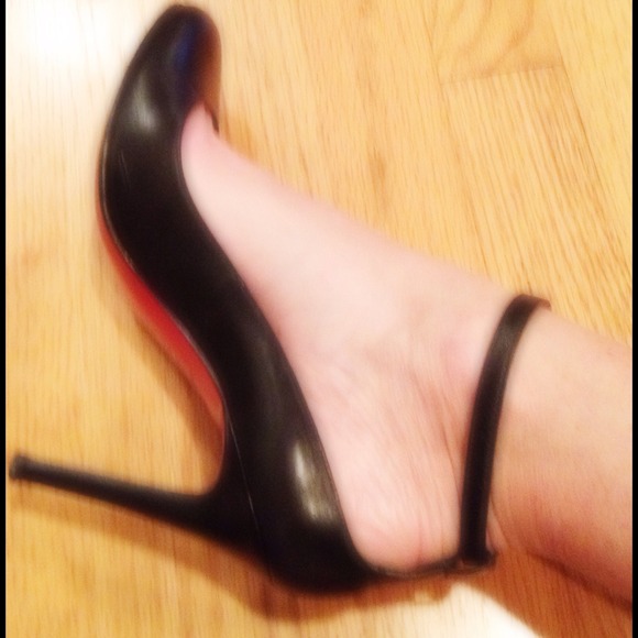 ❤SOLD IN BUNDLE❤AUTHENTIC Christian Louboutins - Picture 4 of 4