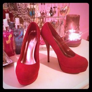 REDUCED Red Pumps
