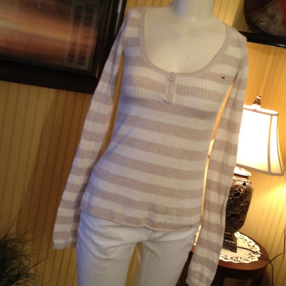 Reserved mcchurchill🌹Hollister sweater