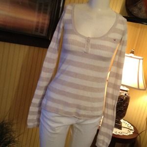 Reserved mcchurchill🌹Hollister sweater