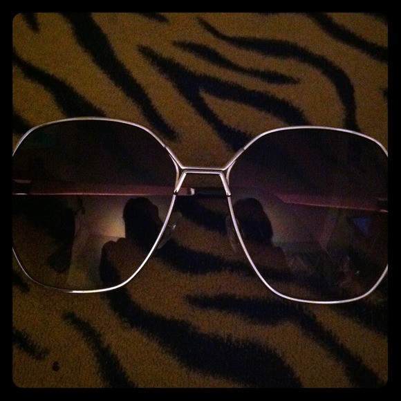Silver metal rim sunglasses