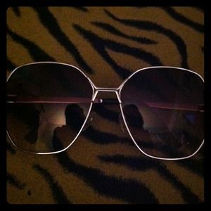 Silver metal rim sunglasses