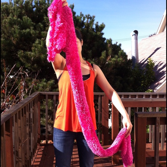 A magic scarf - hot pink - Picture 2 of 4