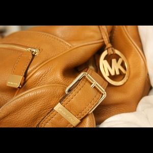 Authentic Michael Kors Lg satchel.