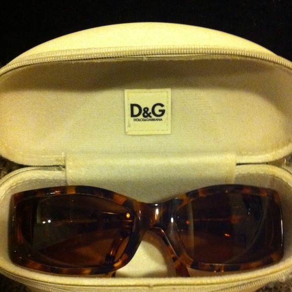 💢SOLD💢🎁Authentic Dolce&Gabbana tortoise