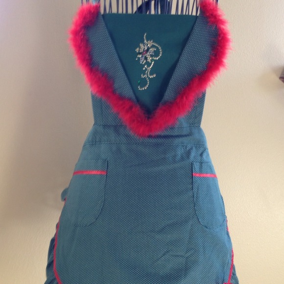 Aprons - Picture 2 of 4