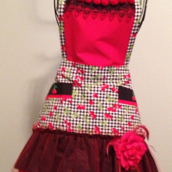 Aprons - Picture 3 of 4