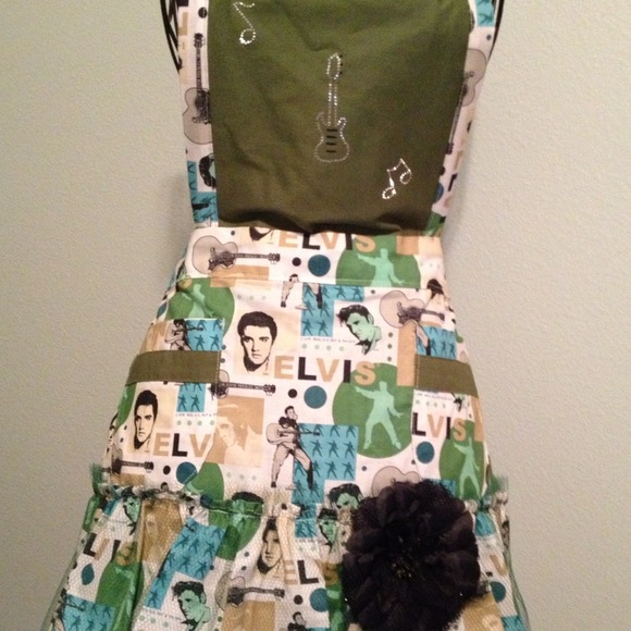 Aprons - Picture 4 of 4