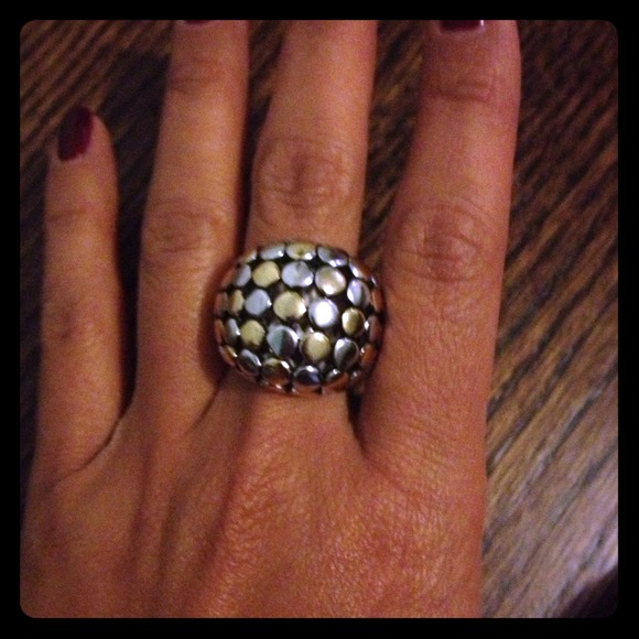 Silver/gold-toned ring