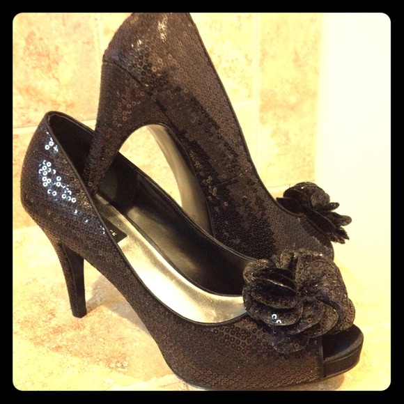 RESERVED for CVZ15 Sequined Pumps. New in box