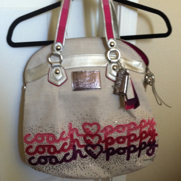 Authentic coach poppy bag