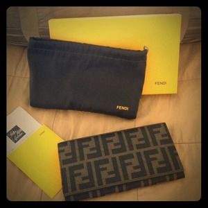 FENDI Handbags - Authentic Fendi wallet never been used FENDI Handbags - Authentic Fendi wallet never been used