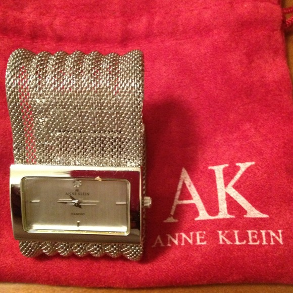 ANNE KLEIN