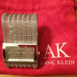 ANNE KLEIN